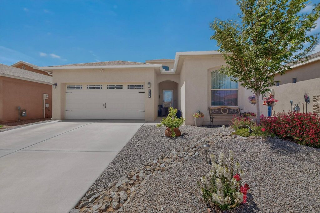 900 Firewheel Loop SW, Los Lunas, NM 87031