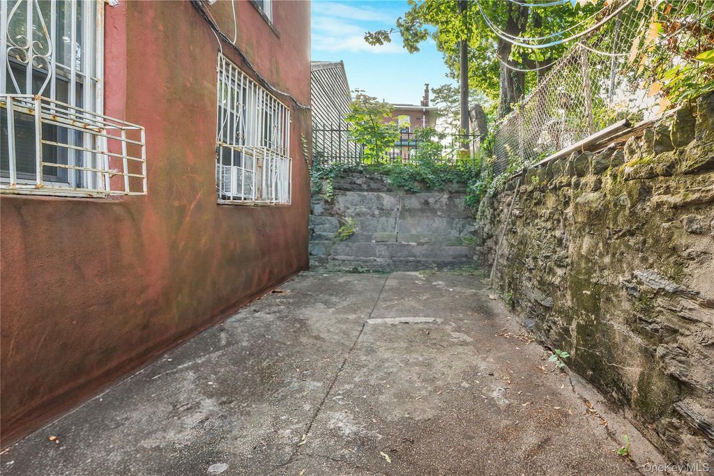 811 Penfield Street, Bronx, NY 10470 — photo 2