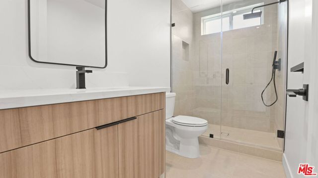 10842 Peach Grove Street AA, North Hollywood (los Angeles), CA 91601