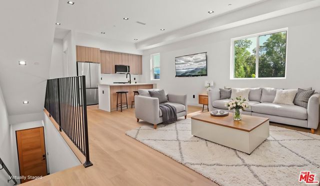 10842 Peach Grove Street AA, North Hollywood (los Angeles), CA 91601