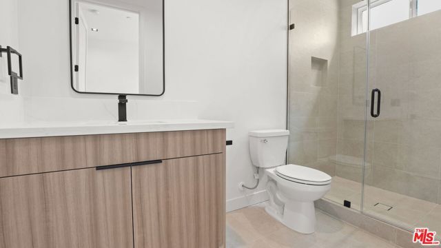 10842 Peach Grove Street AA, North Hollywood (los Angeles), CA 91601