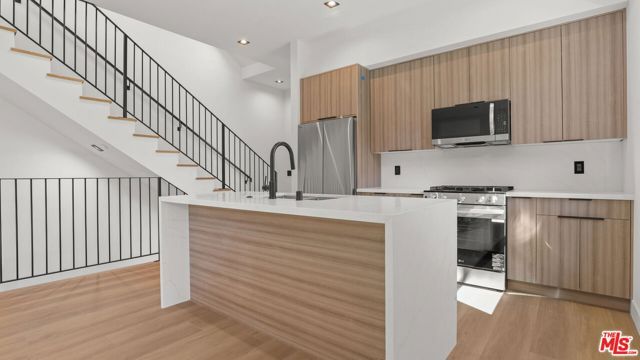 10842 Peach Grove Street AA, North Hollywood (los Angeles), CA 91601