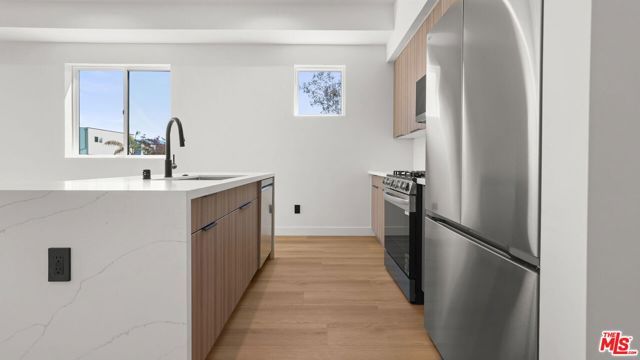 10842 Peach Grove Street AA, North Hollywood (los Angeles), CA 91601