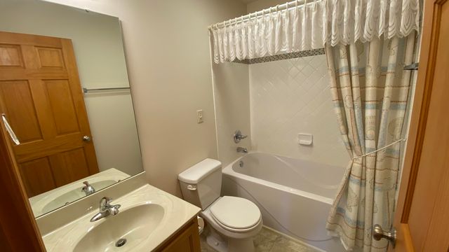 1454 Byfield Parkway, Valparaiso, IN 46385