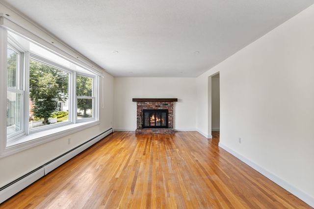 194 Glenellen Rd, Boston, MA 02132