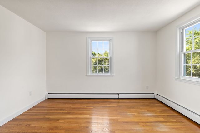 194 Glenellen Rd, Boston, MA 02132