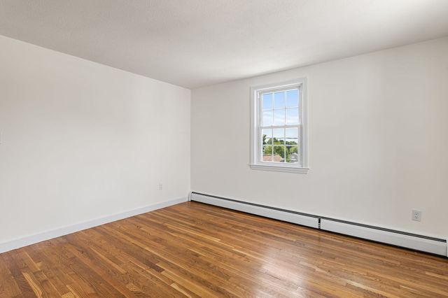 194 Glenellen Rd, Boston, MA 02132