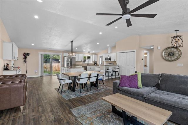 20 Penny Court, Shady Cove, OR 97539