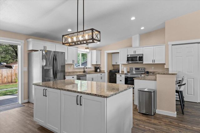 20 Penny Court, Shady Cove, OR 97539