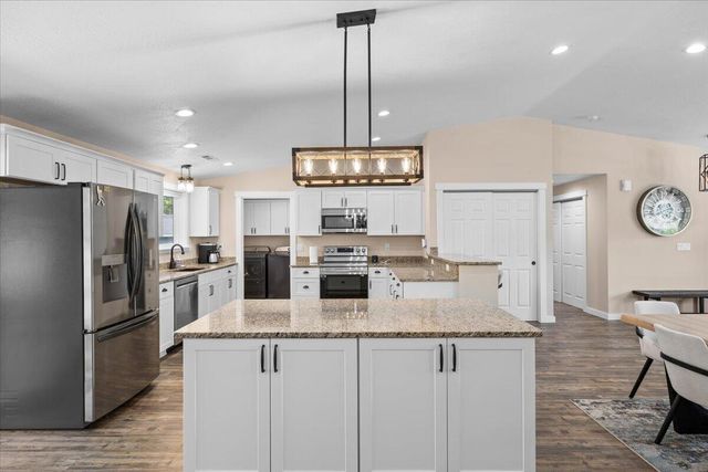 20 Penny Court, Shady Cove, OR 97539