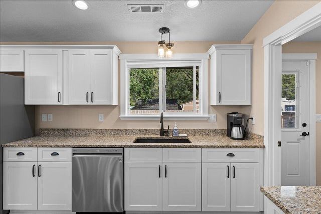 20 Penny Court, Shady Cove, OR 97539