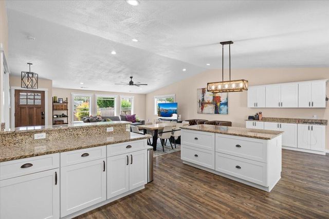 20 Penny Court, Shady Cove, OR 97539