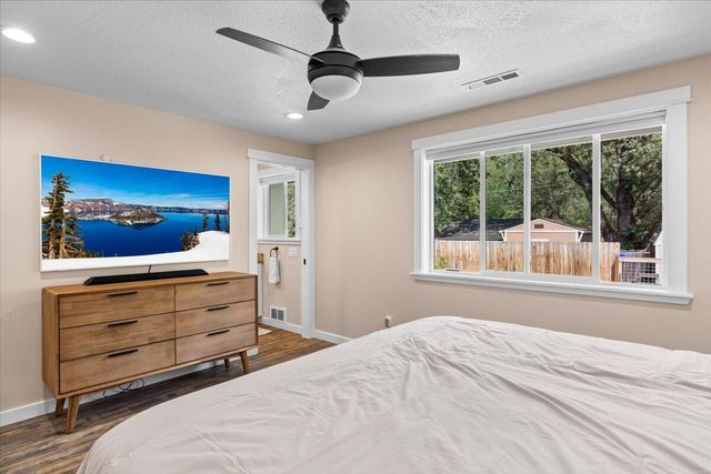 20 Penny Court, Shady Cove, OR 97539