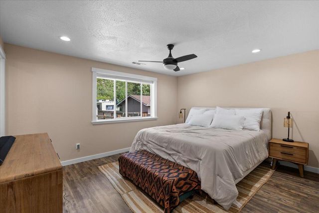 20 Penny Court, Shady Cove, OR 97539
