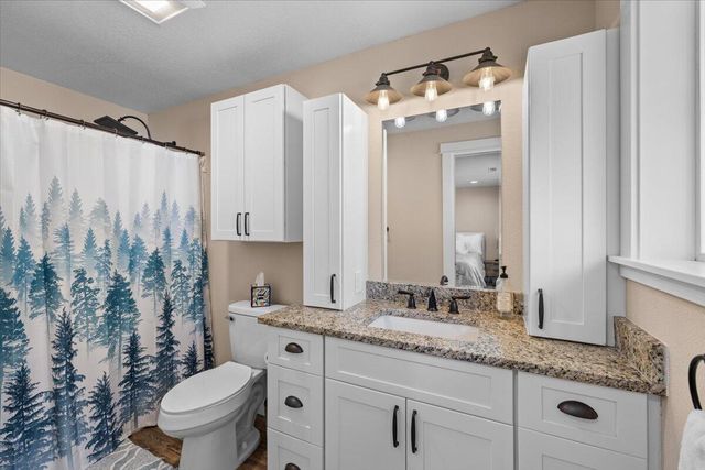 20 Penny Court, Shady Cove, OR 97539