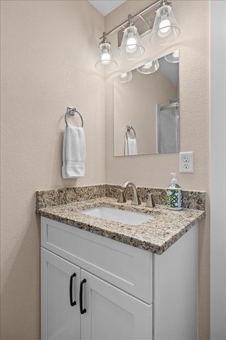 20 Penny Court, Shady Cove, OR 97539