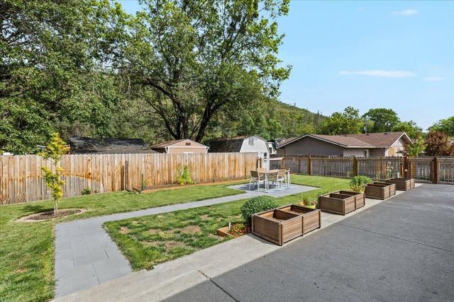 20 Penny Court, Shady Cove, OR 97539