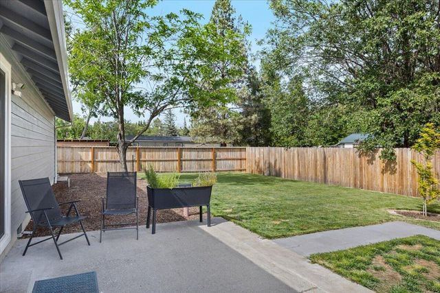 20 Penny Court, Shady Cove, OR 97539