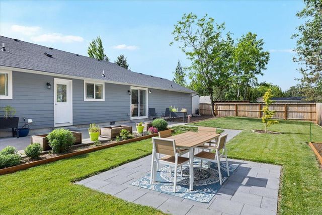 20 Penny Court, Shady Cove, OR 97539