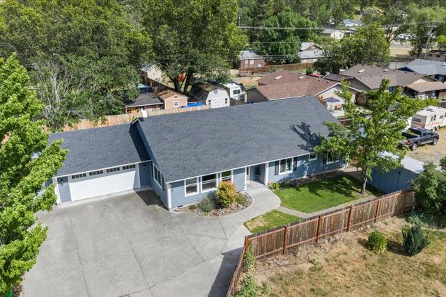 20 Penny Court, Shady Cove, OR 97539
