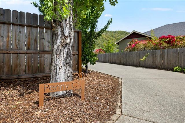 20 Penny Court, Shady Cove, OR 97539