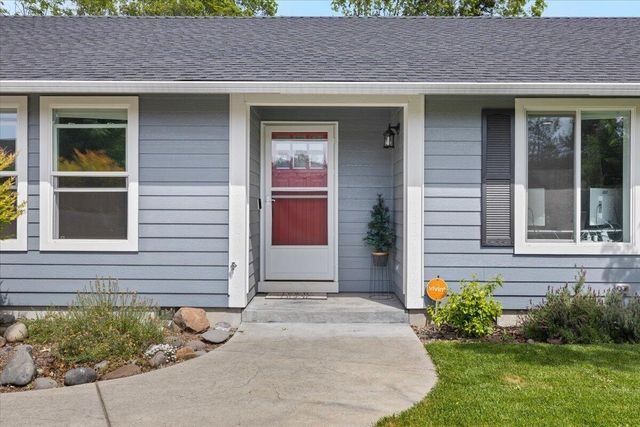 20 Penny Court, Shady Cove, OR 97539