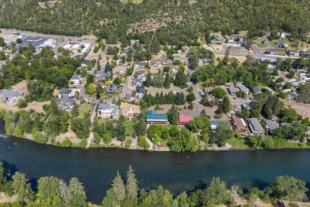 20 Penny Court, Shady Cove, OR 97539