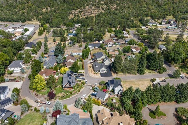 20 Penny Court, Shady Cove, OR 97539