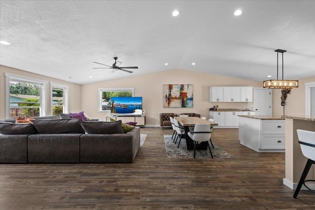 20 Penny Court, Shady Cove, OR 97539