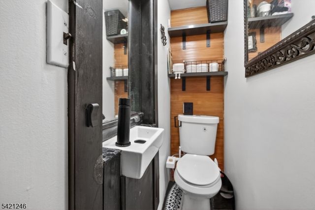 307 Stirling Rd, Watchung Boro, NJ 07069