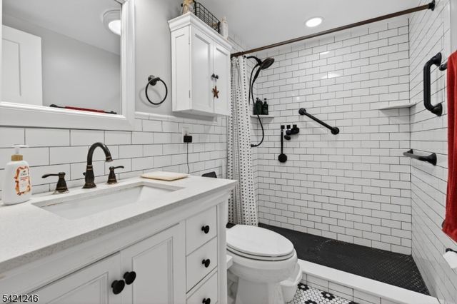 307 Stirling Rd, Watchung Boro, NJ 07069