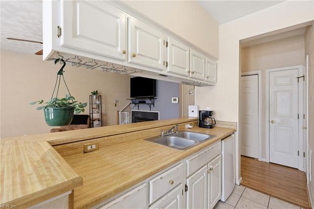 802 Primrose LN, Chesapeake, VA 23320