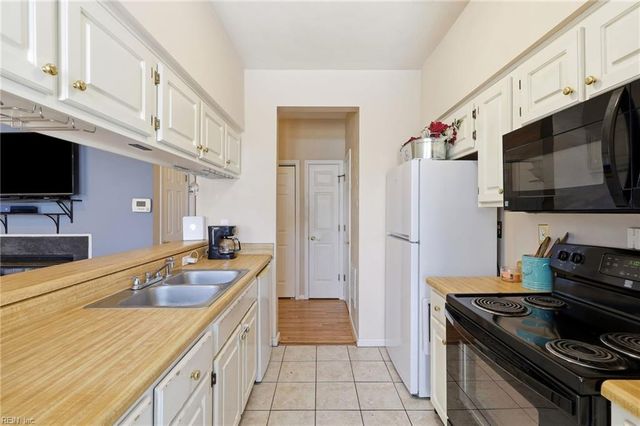 802 Primrose LN, Chesapeake, VA 23320