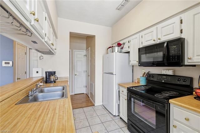 802 Primrose LN, Chesapeake, VA 23320