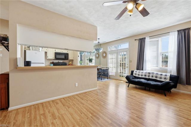 802 Primrose LN, Chesapeake, VA 23320