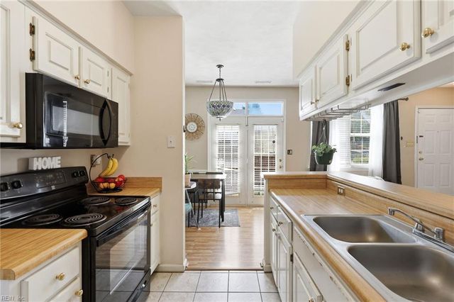802 Primrose LN, Chesapeake, VA 23320