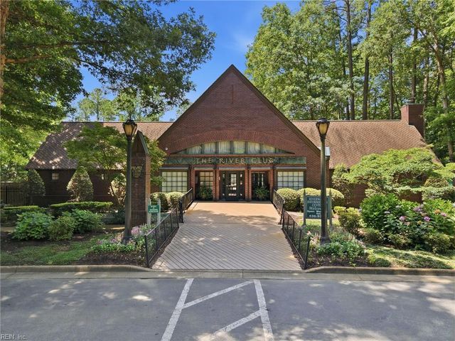802 Primrose LN, Chesapeake, VA 23320