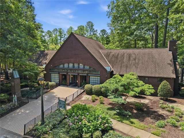802 Primrose LN, Chesapeake, VA 23320