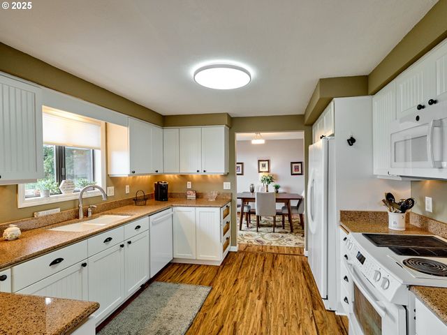 5270 CHAPMAN St S, Salem, OR 97306