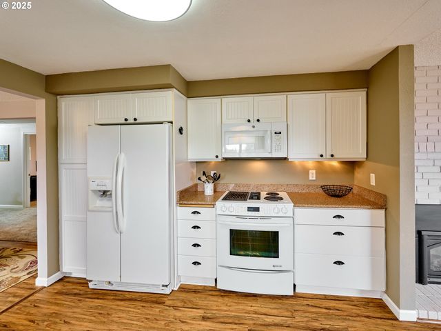 5270 CHAPMAN St S, Salem, OR 97306