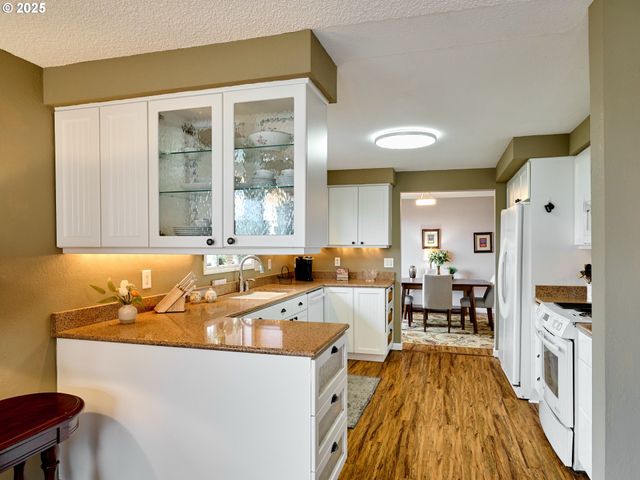 5270 CHAPMAN St S, Salem, OR 97306