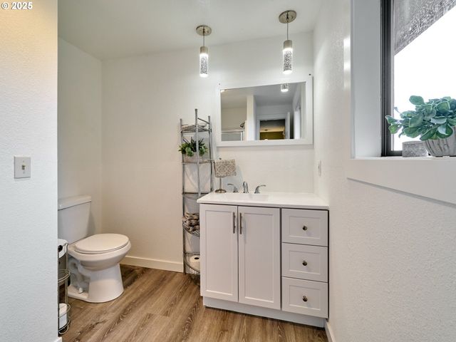 5270 CHAPMAN St S, Salem, OR 97306