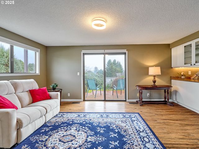 5270 CHAPMAN St S, Salem, OR 97306