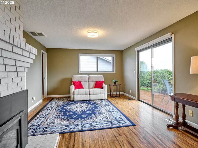 5270 CHAPMAN St S, Salem, OR 97306