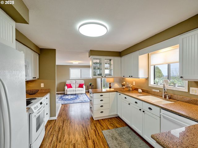 5270 CHAPMAN St S, Salem, OR 97306