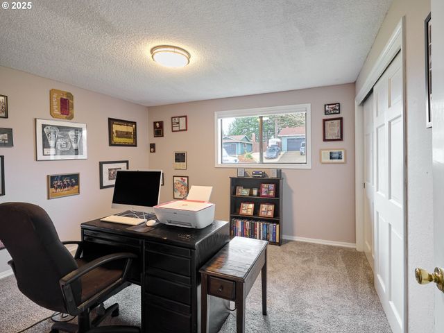 5270 CHAPMAN St S, Salem, OR 97306