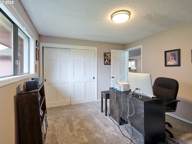 5270 CHAPMAN St S, Salem, OR 97306