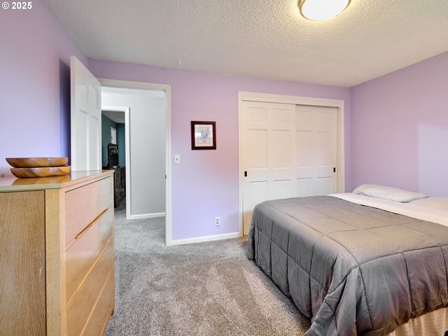 5270 CHAPMAN St S, Salem, OR 97306