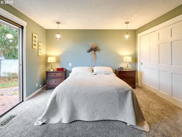 5270 CHAPMAN St S, Salem, OR 97306