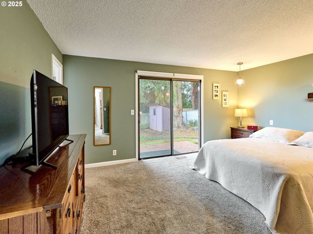 5270 CHAPMAN St S, Salem, OR 97306